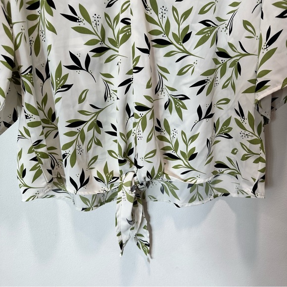 Viishow Women’s Tie Knot Front Wide Short Sleeve Paisley Print Blouse Size 2XL - Picture 2 of 9